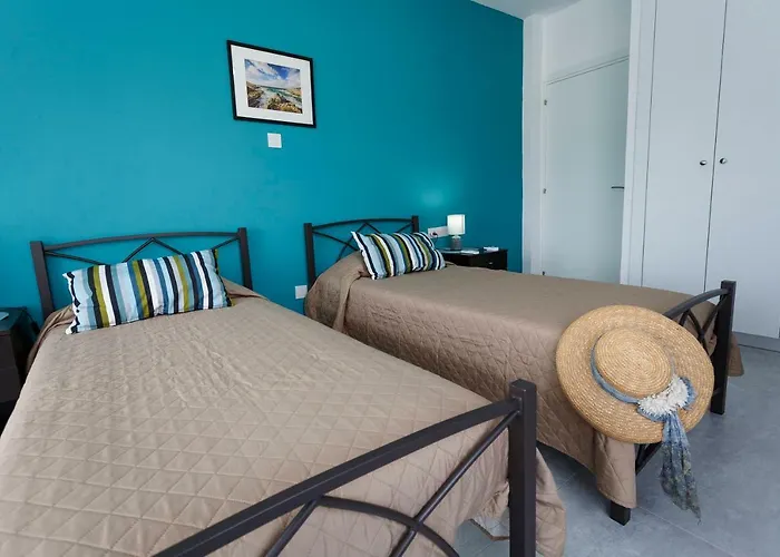 Coral Bay Sea Breeze Apartments - 3 Bedroom Apartment