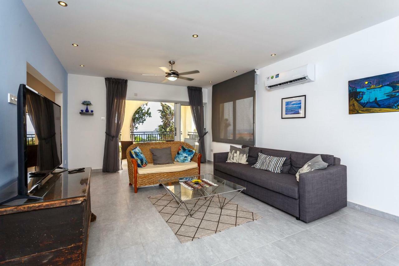 Coral Bay Sea Breeze - 3 Bedroom Πέγεια